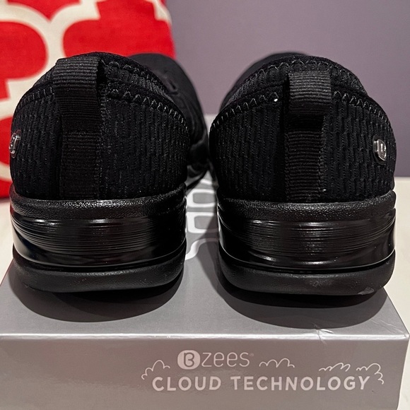 BZEES Black Slip-On Flats with Soft Knit Fabric and Flexible Sole - Picture 6 of 9